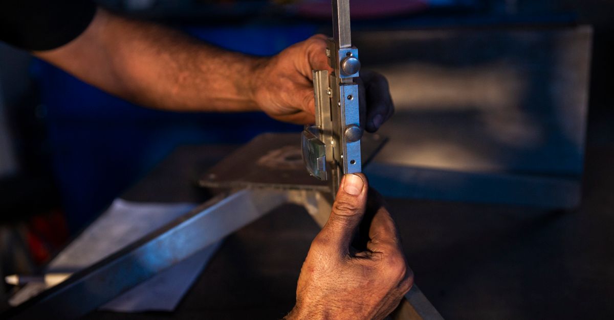 locksmith service technician — Morris Park Ave Locksmith Bronx