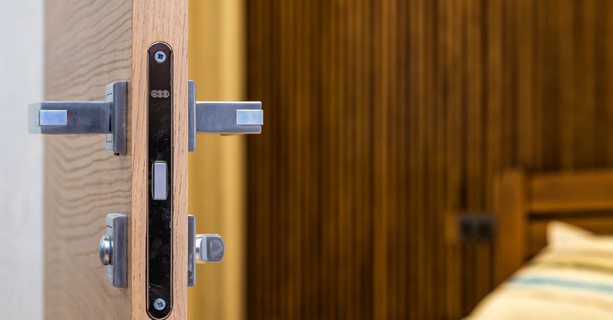 How Emergency Lock Repair Works — and What Determines the Cost — Morris Park Ave Locksmith Bronx